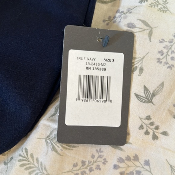 Lysse New York Navy Stretch Light Weight Ponte True Navy Pants Size Small NWT - Picture 9 of 10